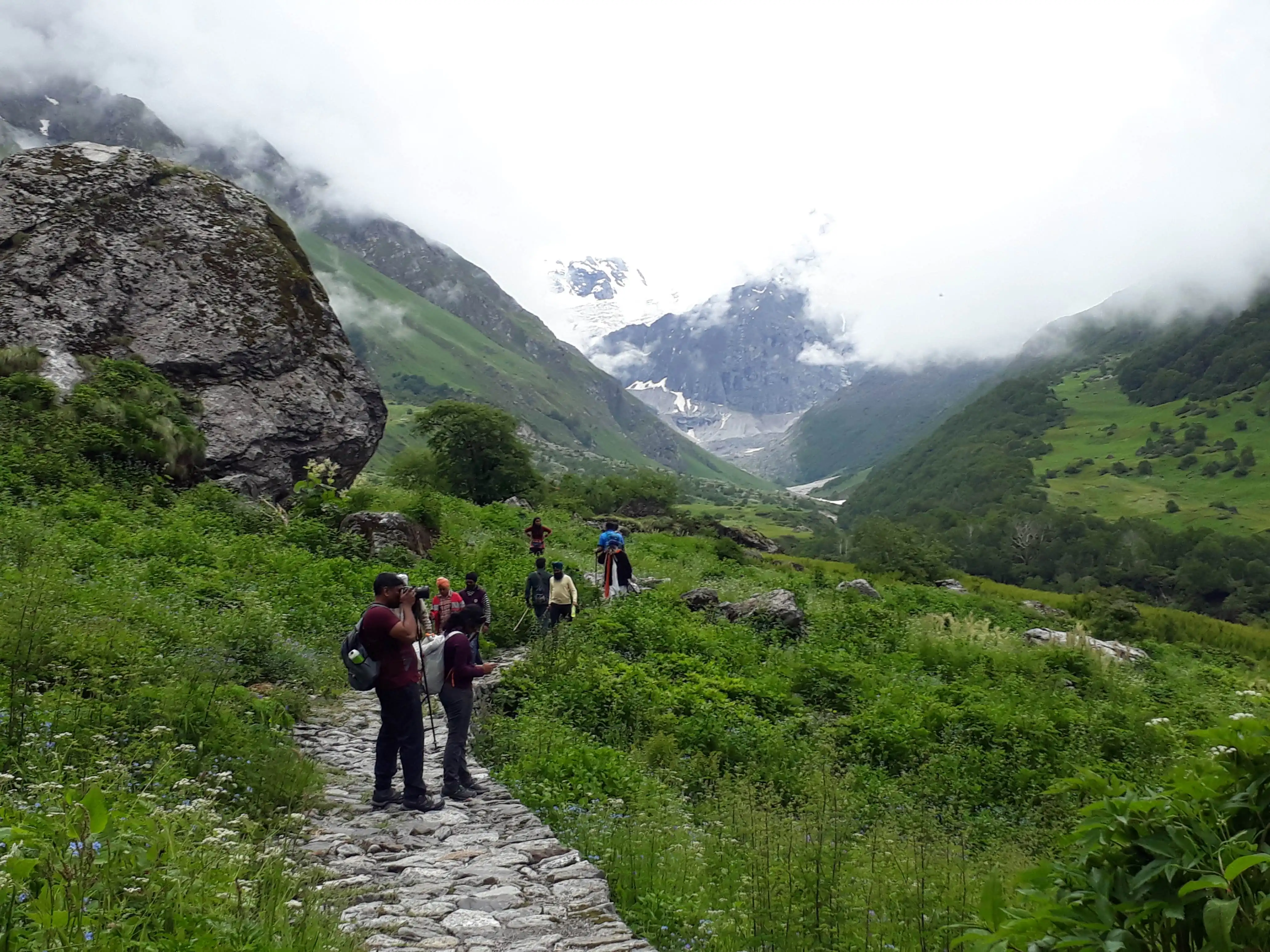Valley of Flowers route photograph 2