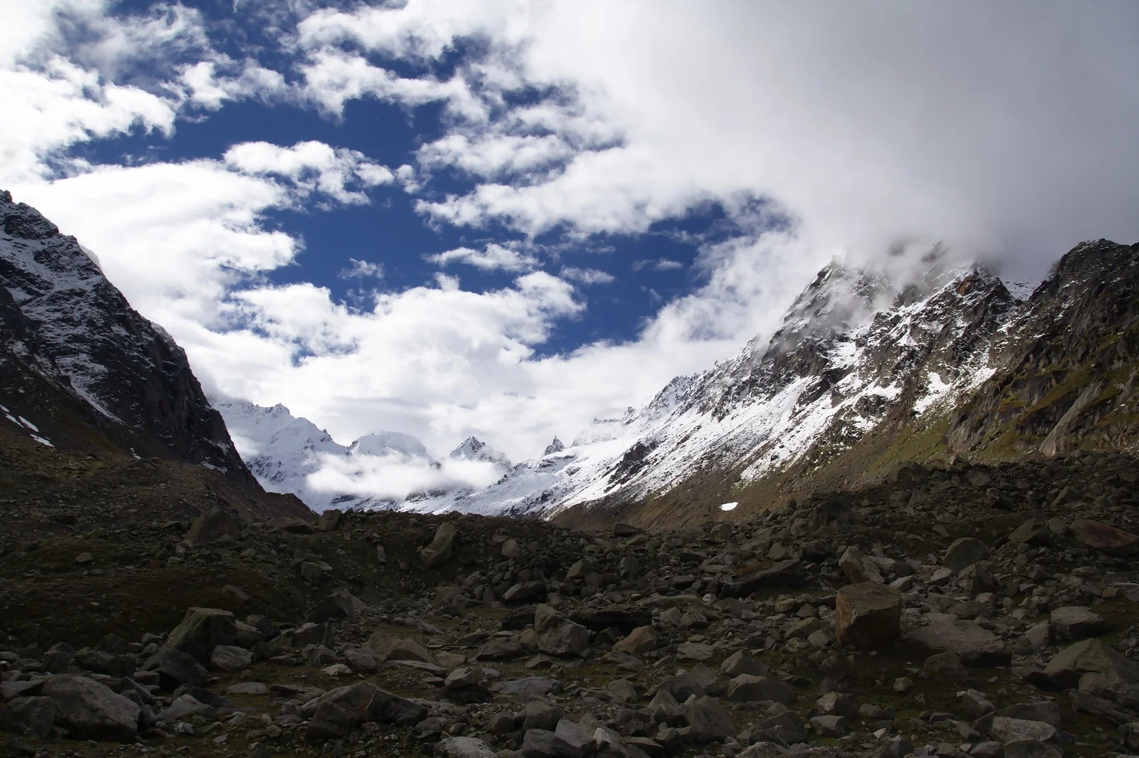 Hampta Pass mountain corridor